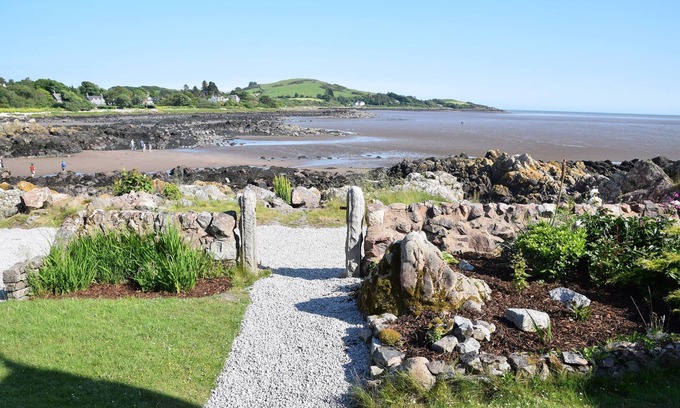 Rockcliffe Cottage | Albany Cottage - a cottage that sleeps 7 guests in 4 bedrooms