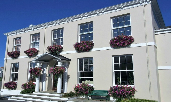 Saint Peter Port Apartment | Albany selfcatering apartments