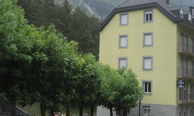 Canfranc-Estacion Hostel | Albergue Turístico Rio Aragon