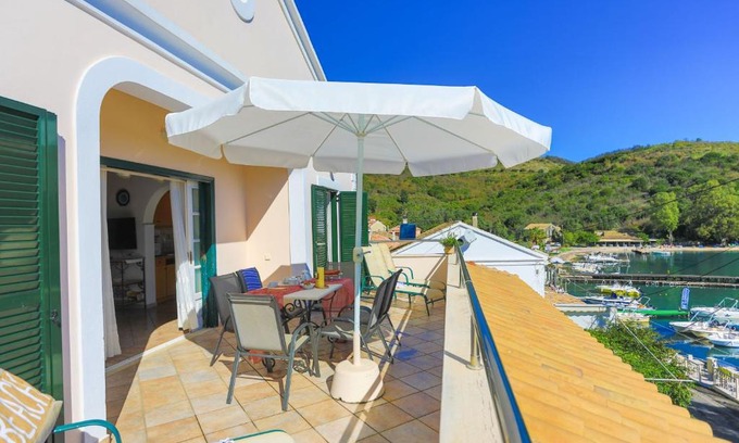 Agios Stefanos Apartment | Alexandra Bay Front