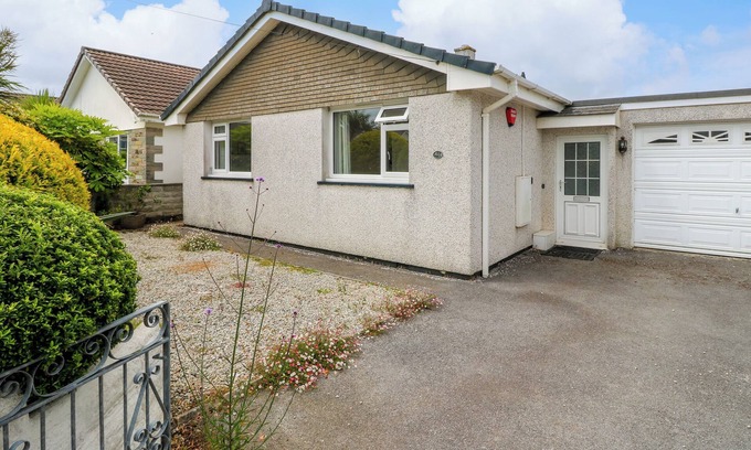 Illogan Cottage | ALEXANDRA CLOSE, with a garden in Illogan