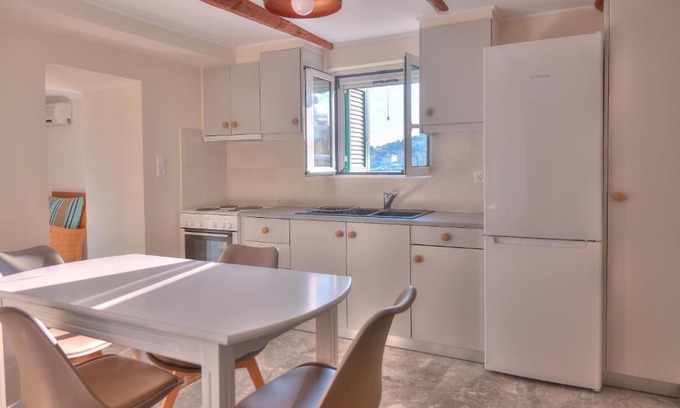 Foinikounta Apartment | Alexis Studios