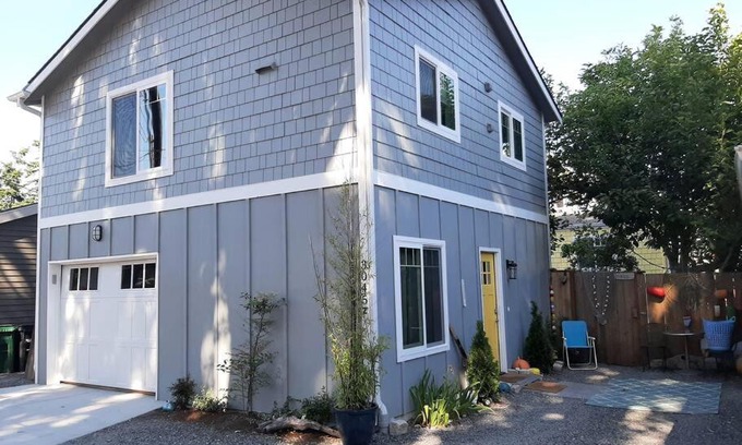 Alki House | Alki Beach Cottage, NEW, 2 bedrooms, 2 bathrooms, near beach, AC, WD, Parking