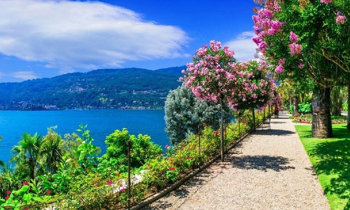 Meina Villa | ALL-ENCOMPASSING LUXURY 600M2 VILLA WITH MAGICAL EXQUISITE VIEWS OF LAKEMAGGIORE