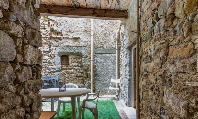 Bize-Minervois Apartment | Alluring Apartment in Bize-Minervois with Private Terrace