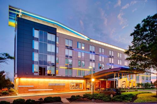 Primos Secane Hotel | Aloft Philadelphia Airport