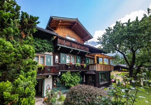Werfen Apartment | Alpenrelax Haus Weidmannsheil wohnen im romantischen Forsthaus