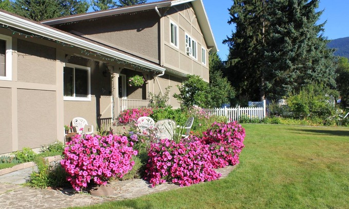Revelstoke Bed & Breakfast | Alpenrose B&B Revelstoke