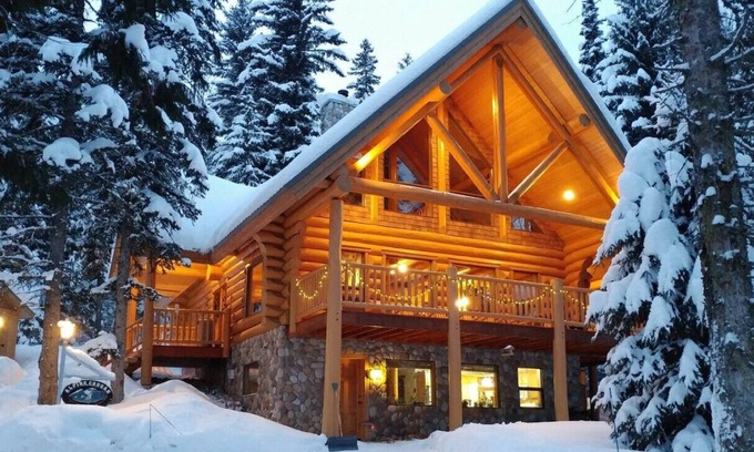 Alpine Trails Ski Chalet | Alpine Cougar Log Chalet