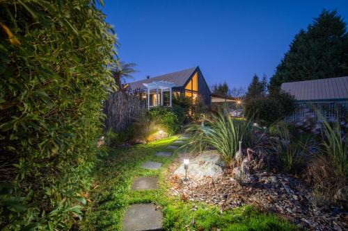 Te Anau Bed & Breakfast | Alpine Rock B&B