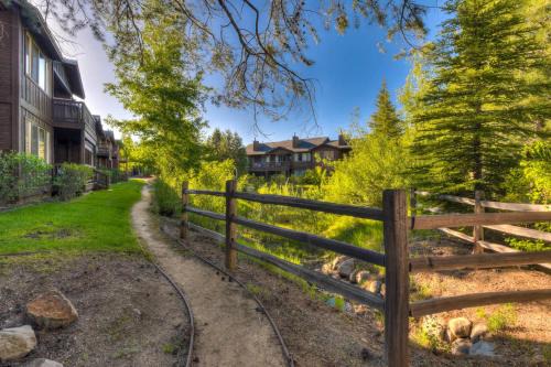 Truckee House | Alpine Way Lake & Sugar Bowl Resort