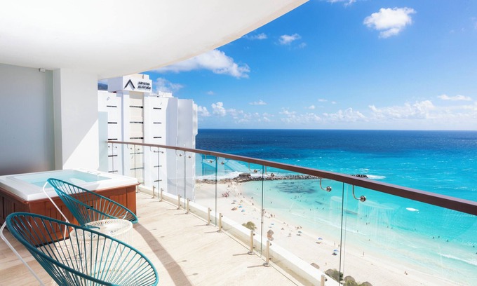 Punta Cancun Resort | Altitude at Krystal Grand Cancun - All inclusive