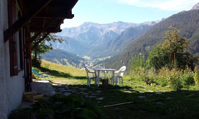 Molines-en-Queyras Ski Chalet | Altitude Chalet in Nature with panoramic view over the valley.