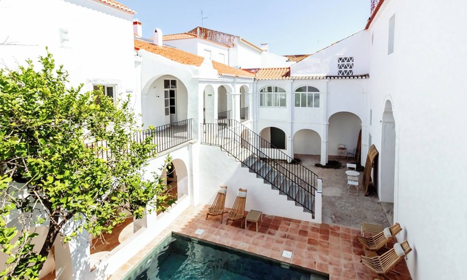 Moura Bed & Breakfast | Amada Moura