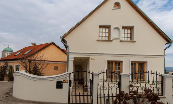 Esztergom House | Amadeus Vendégház