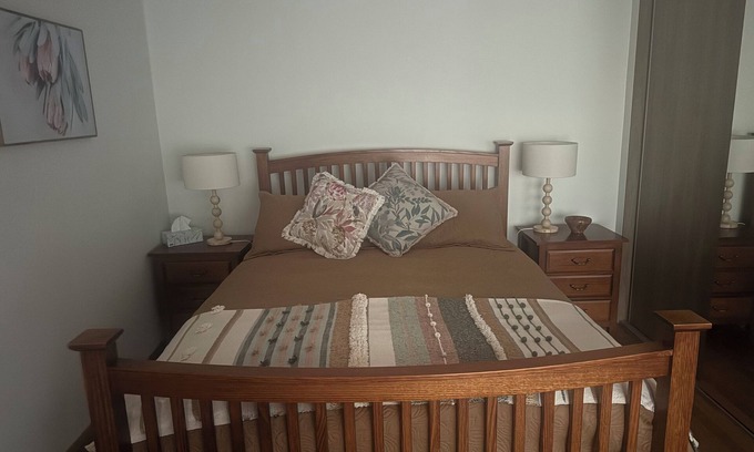 Collinsvale Other | Amaroo with a view set on a 50 acre hobby farm . Modern Deluxe Queen Studio.