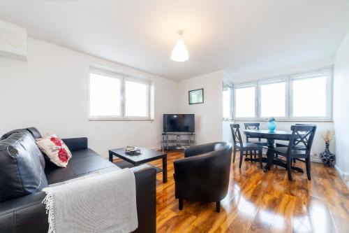 Hammersmith and Fulham Apartment | Amazing 1 BR apartment, Barons Court