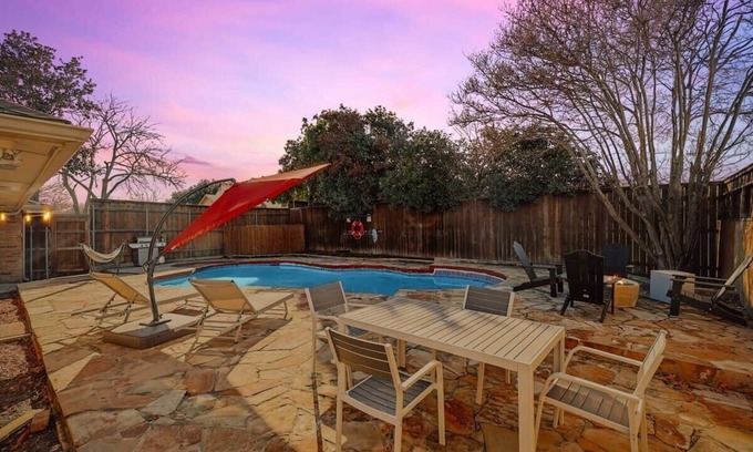 Plano House | Amazing Big, Home - Cinema Room, Pool and Jacuzzi