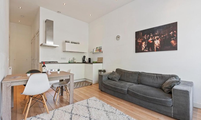 Oude Pijp Apartment | Amazing Canal View Apartment Next To Albert Cuyp Market