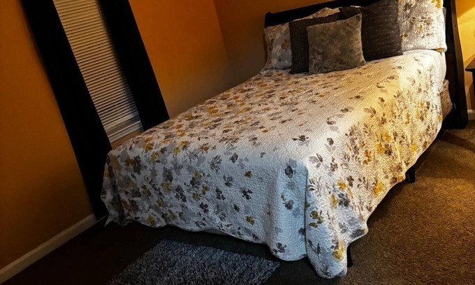 Lithonia House | Amazing Cozy 2Br home In Lithonia/Stone Mountainn W/2 FULL bath Private Deck