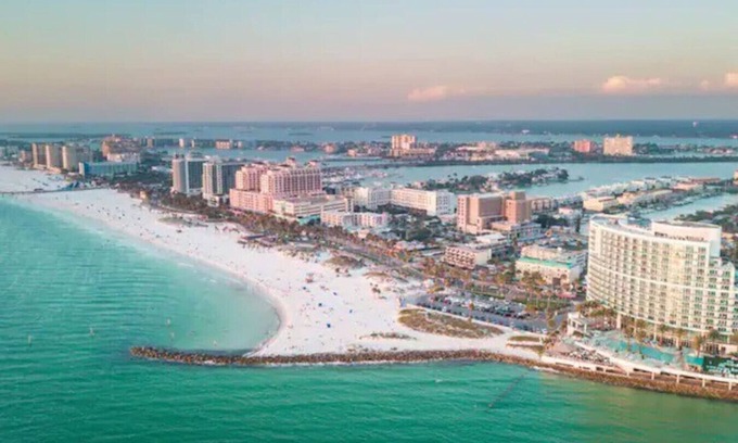 Courier City - Oscawana Apartment | Amazing Downtown views W/Pool,Gym, & Free Parking