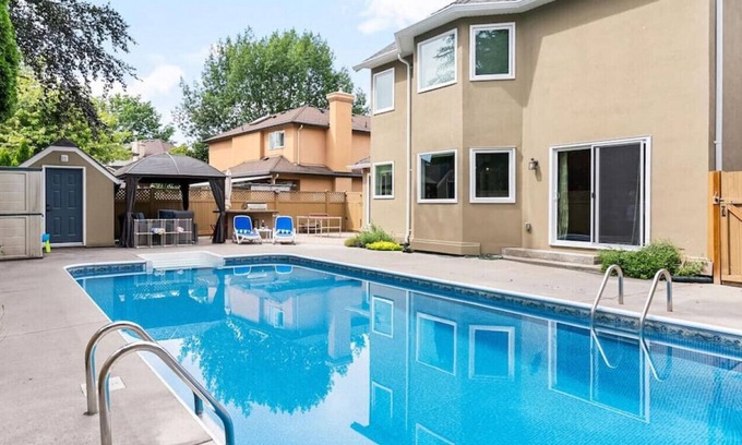 South Pandosy House | Amazing Family Home in Great Neighborhood!