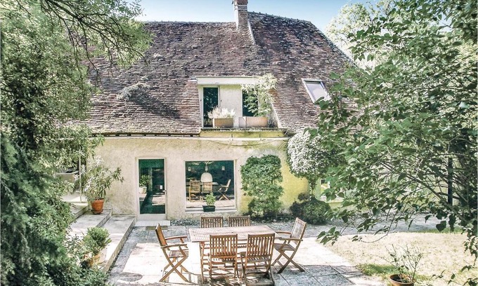 Saint-Georges-sur-Baulche House | Amazing Home In St Georges Sur Baulche With Wifi