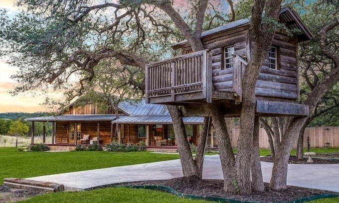 Leander Cabin | Amazing Hill Country Experience, Cabin on 14 Acres
