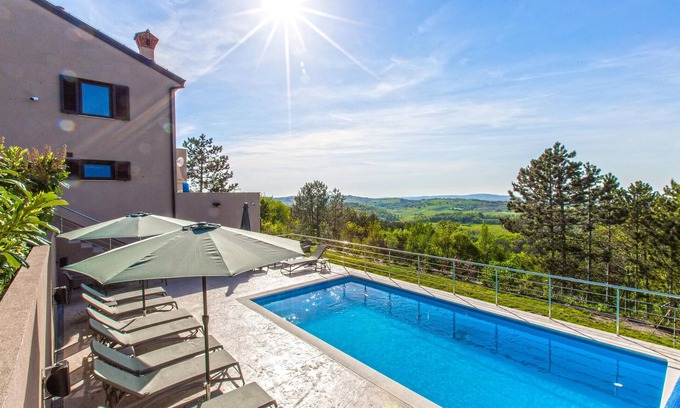 Koper House | Amazing home in Gracisce with sauna