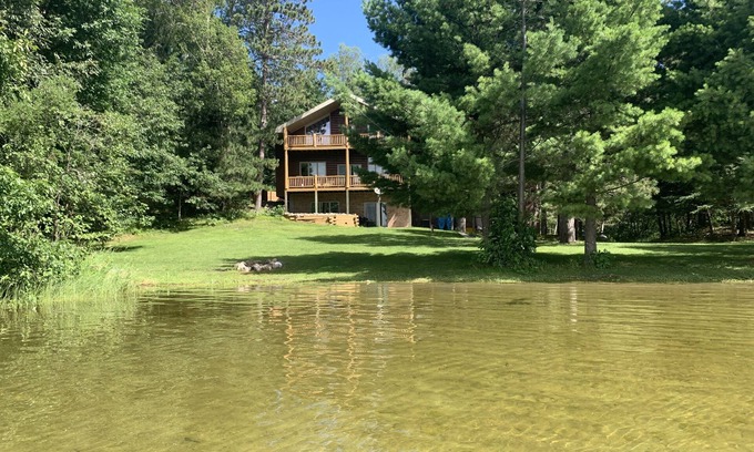 Marcell Cabin | Amazing Lake Home/Movie Theater/Game Room/Bar/3 Decks/Sandy Beach/Privacy