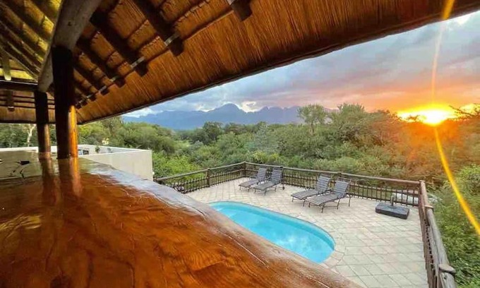 Hoedspruit Villa | Amazing mountain views! Solar powered!