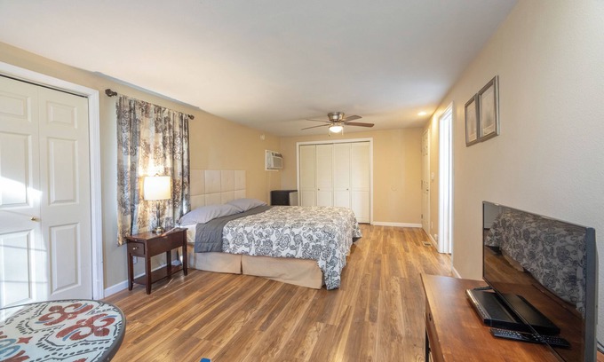 Squaw Valley Apartment | Amazing place! Near Kings/Sequoia/WiFi/Fridge/Coffee/Microwave/Outdoor Seating!