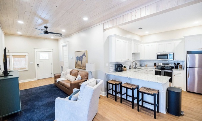 Laurel Ski Chalet | Amazing Property, Brand New, Coffee Bar, Walkable