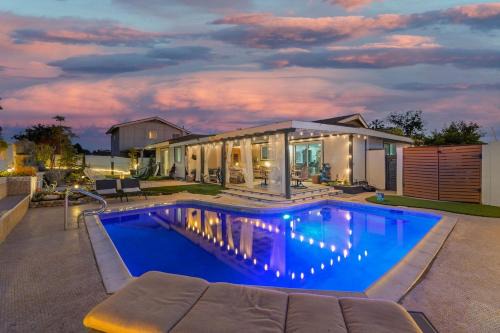 University City House | Amazing San Diego Oasis -Heated Pool Spa Sauna