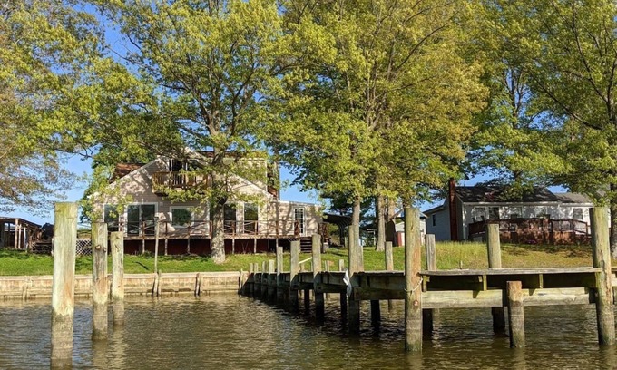 Hague House | Amazing Sunsets in Jackson Creek Waterfront Home