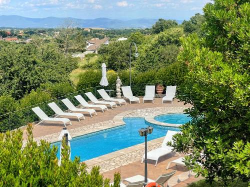 Montefiascone Villa | Amazing villa on Umbrian hill overlooking lake - sleeps 24 - Pool and Jacuzzi