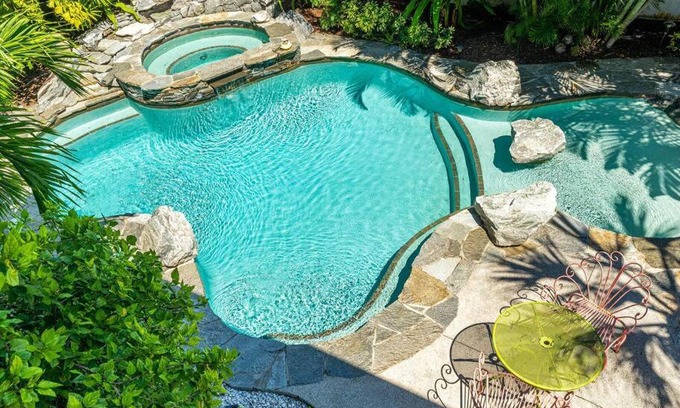 Longbeach Village House | Amazing Village Cottage! Walk to Whitney Beach!