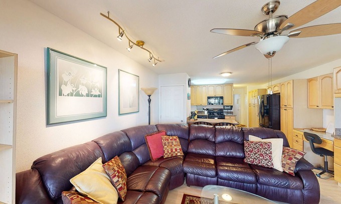 Ualapue Condo | Amazing waterfront condo with ocean views, shared pool, balcony, & grill