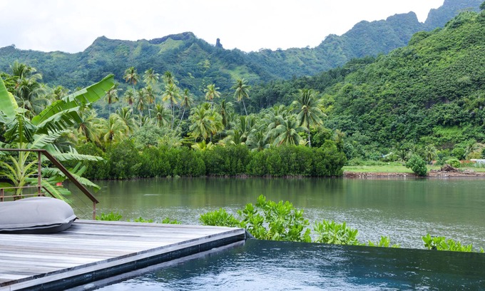 Papeto'ai Villa | Amazing Waterfront Villa fully equipped w/infinity pool