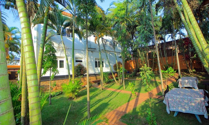 Jinja Apartment | Ambassador Bridge Motel
