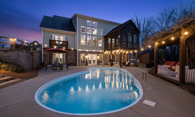 Joelton House | Amenity Packed Property, Perfect for Large Groups– Pool/Theatre/Karaoke/Gym +