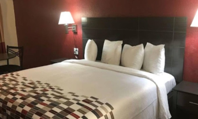 Corsicana Hotel | American Inn