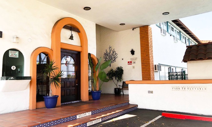 Midway District Hotel | Americas Best Value Inn Loma Lodge
