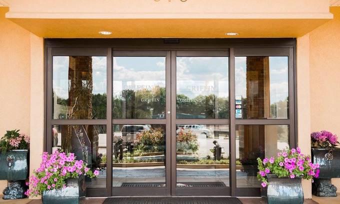 Experiment Hotel | Americas Best Value Inn & Suites Griffin