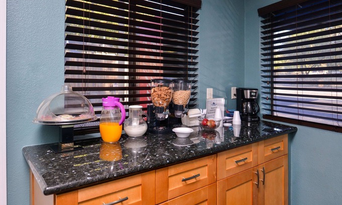 Clearlake Park Hotel | Americas Best Value Inn & Suites Clearlake Wine Country