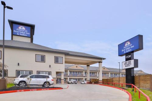 Humble Hotel | Americas Inn & Suites IAH North