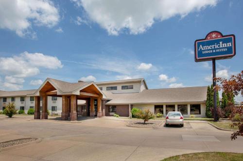 Muscatine Hotel | AmericInn by Wyndham Muscatine