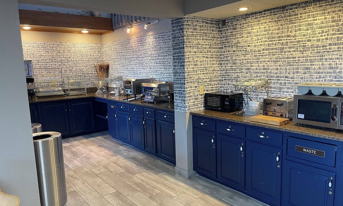 Chippewa Falls Hotel | AmericInn by Wyndham Chippewa Falls
