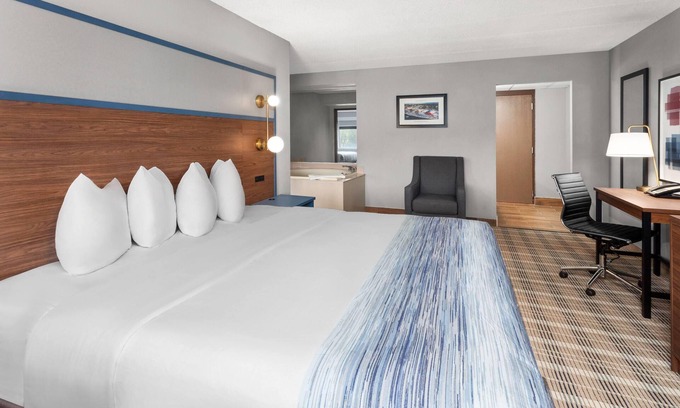West Baraboo Hotel | AmericInn & Suites By Wyndham Baraboo Event Center