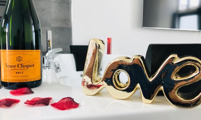 Les Sorinieres House | AMO'HOTE Suite élégance & Spa